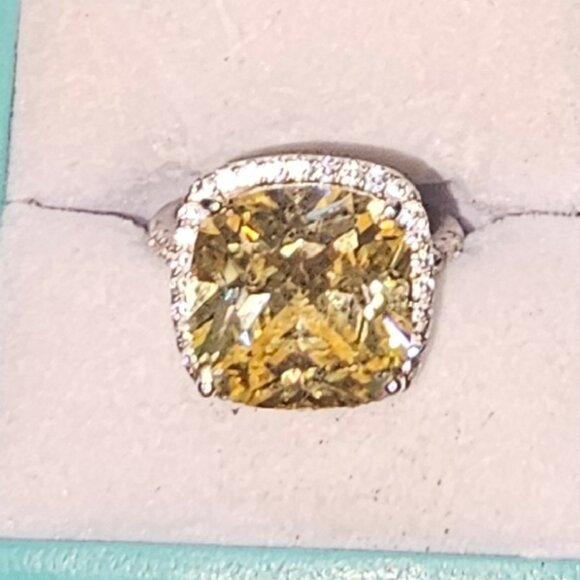 statement Ring with yellow cz set in 925 NWOT!!!!! - Picture 3 of 10